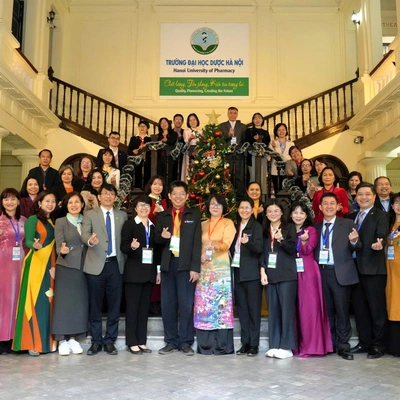 NGÀY THẦY THUỐC VIỆT NAM 27/2 - TIẾP NỐI 112 NĂM TRUYỀN THỐNG ĐÀO TẠO DƯỢC, PHỤNG SỰ VÌ SỨC KHOẺ CỘNG ĐỒNG